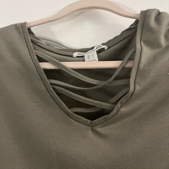 SWS Essentials green shirt - Picture 2 of 6